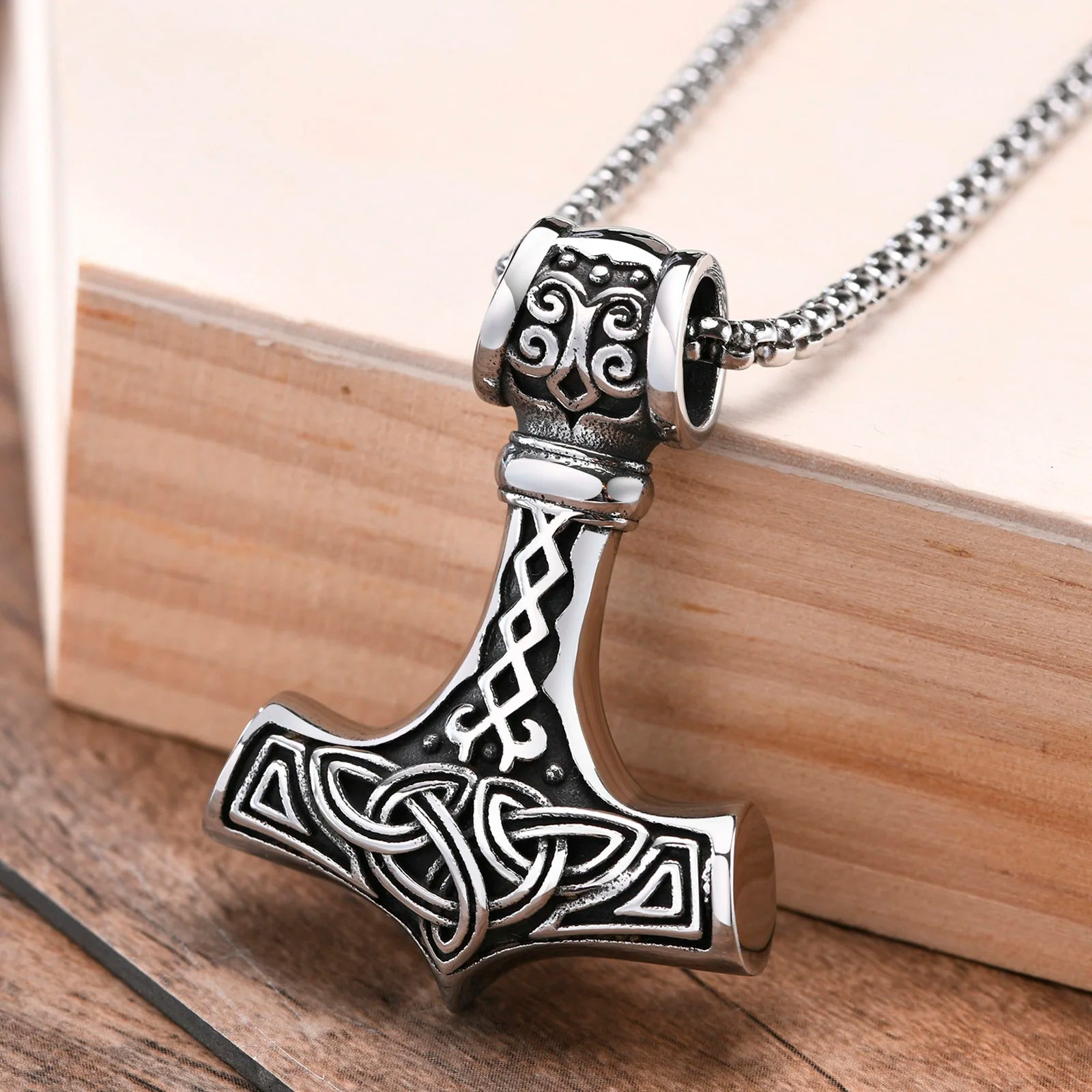 Vnox Vintage Herren nordische Wikinger-Halsketten, Rock Punk Retro Thor Mjolnir Hammer Anhänger, skandinavisches nordisches Amulett Runen-Halsschmuck