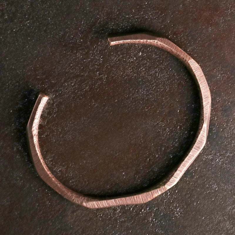 Handgefertigtes Armband aus reinem Kupfer, Kunsthandwerk, alter Manschettenarmreif, rustikaler Punk, Unisex, Wikinger-Schmuck, Straße, rotes Metall