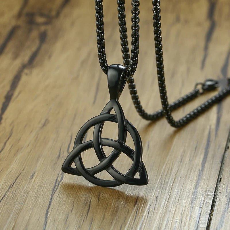 Vnox Wikinger-Halsketten mit keltischem Knoten für Herren, Edelstahl, Dreifachknoten-Anhänger, lässiger Herrenschmuck mit 61 cm Box-Kette