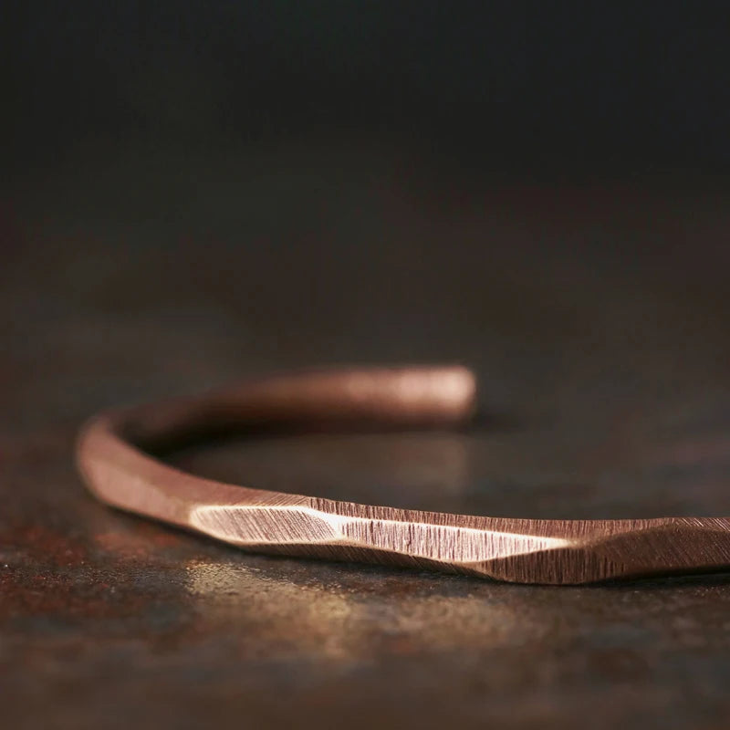 Handgefertigtes Armband aus reinem Kupfer, Kunsthandwerk, alter Manschettenarmreif, rustikaler Punk, Unisex, Wikinger-Schmuck, Straße, rotes Metall