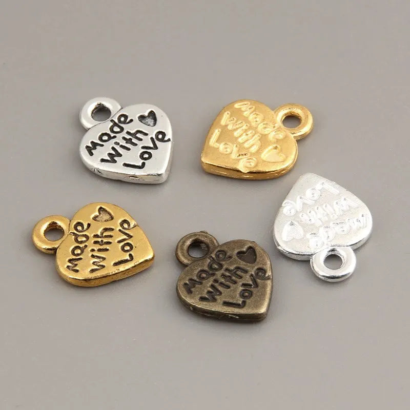 100 Stück plattierte Metalllegierung, gemischte Farben, hergestellt mit Liebes-Herz-Charms, Anhängerzubehör, 12 mm x 10 mm
