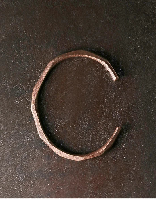 Handgefertigtes Armband aus reinem Kupfer, Kunsthandwerk, alter Manschettenarmreif, rustikaler Punk, Unisex, Wikinger-Schmuck, Straße, rotes Metall