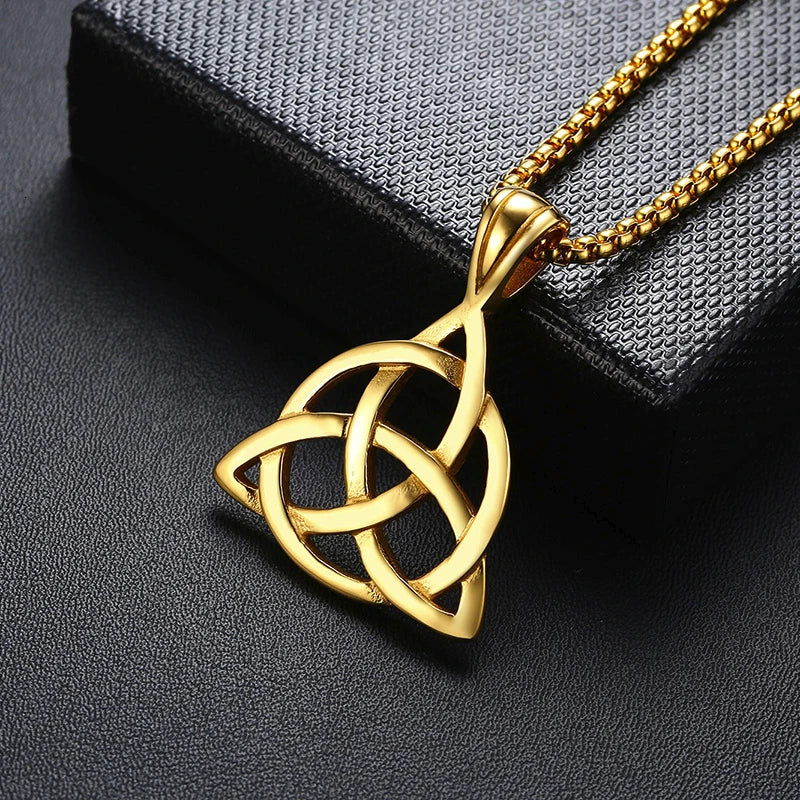 Vnox Wikinger-Halsketten mit keltischem Knoten für Herren, Edelstahl, Dreifachknoten-Anhänger, lässiger Herrenschmuck mit 61 cm Box-Kette