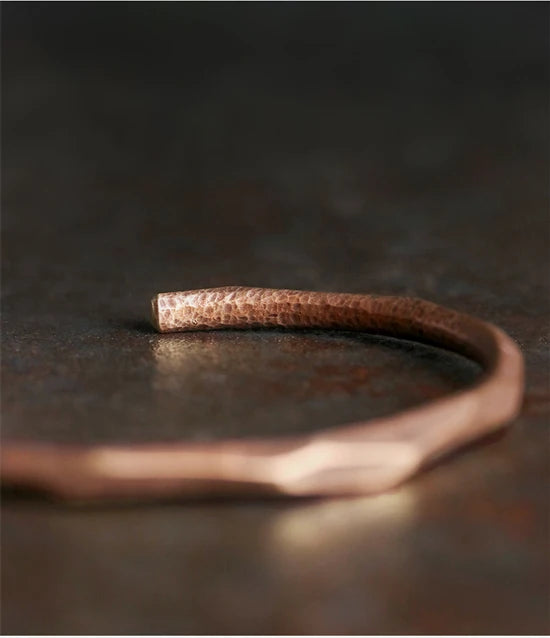 Handgefertigtes Armband aus reinem Kupfer, Kunsthandwerk, alter Manschettenarmreif, rustikaler Punk, Unisex, Wikinger-Schmuck, Straße, rotes Metall
