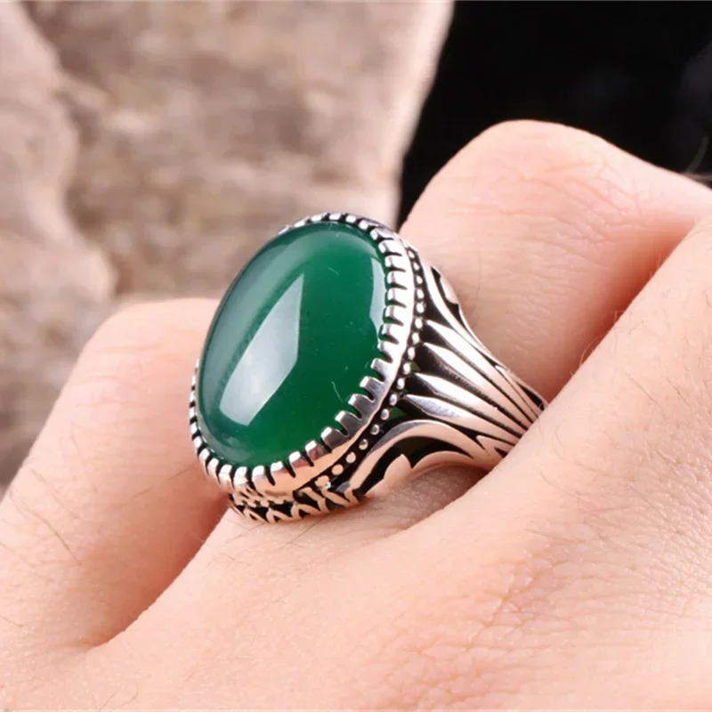 Europäischer und amerikanischer eingelegter Smaragd-Herrenring Türkei Retro dominanter Persönlichkeitsring, um den Bankett-Party-Schmuck teilzunehmen