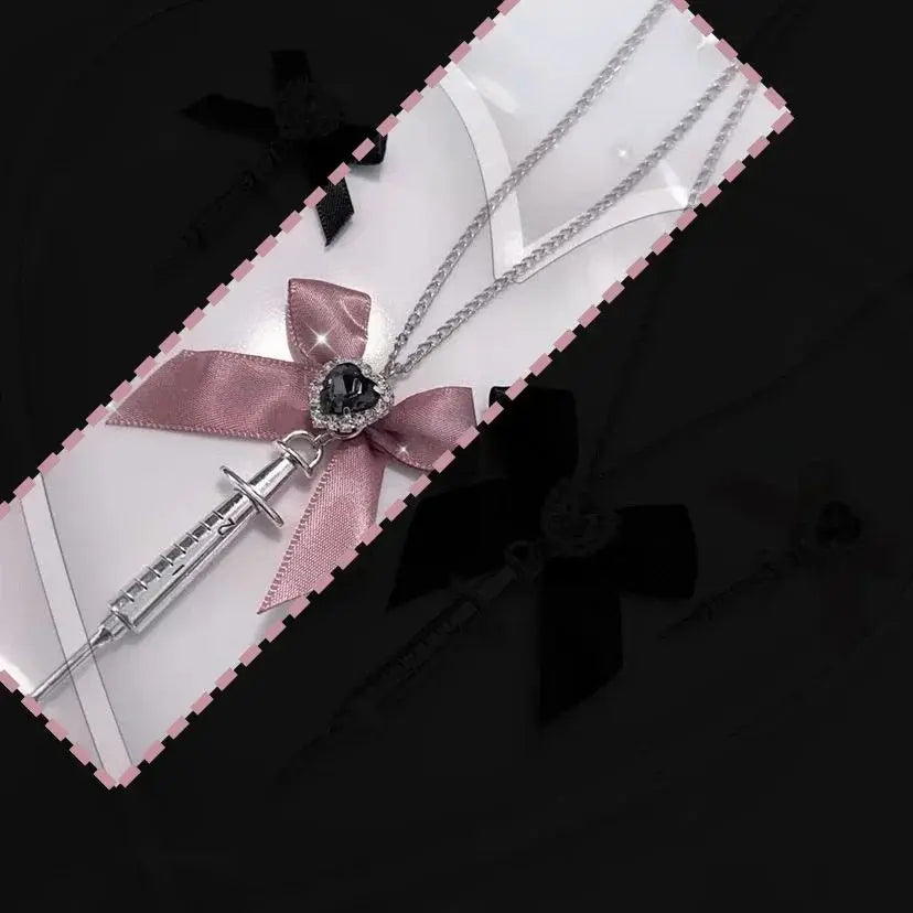 2024 neue Liebe Herz Bowknot Metall Spritze Anhänger Halskette für Frauen Dark Lolita Kühlen Trend Schmuck Gothic Mode Zubehör