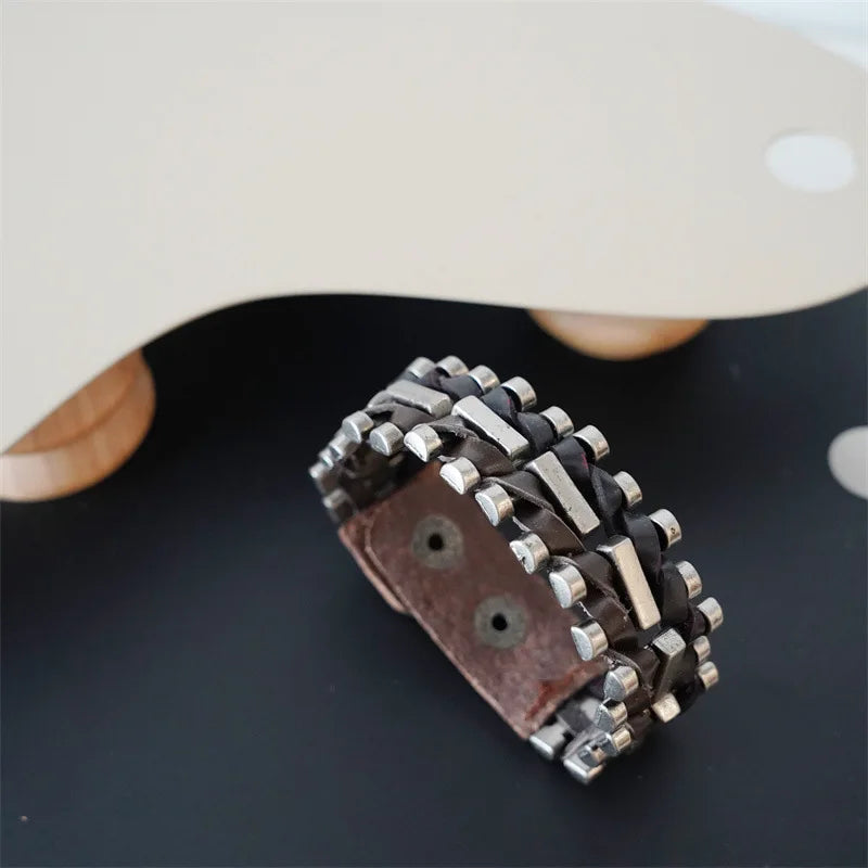 MKENDN Vintage pflanzlich gegerbtes Rindsleder-Manschettenarmband für Männer und Frauen, Punk-Armreif, geriebenes Distressed-Denim-farbiges Armband