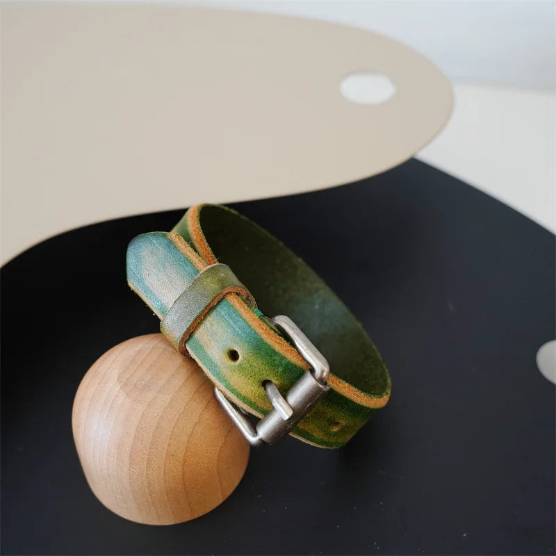MKENDN Vintage pflanzlich gegerbtes Rindsleder-Manschettenarmband für Männer und Frauen, Punk-Armreif, geriebenes Distressed-Denim-farbiges Armband