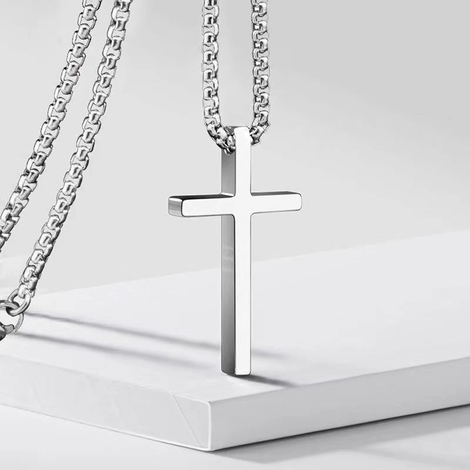 Vnox Kreuz-Halskette für Männer und Frauen, silberfarbenes, schlichtes Kreuz-Anhänger-Kragen mit Edelstahl-Kastenkette