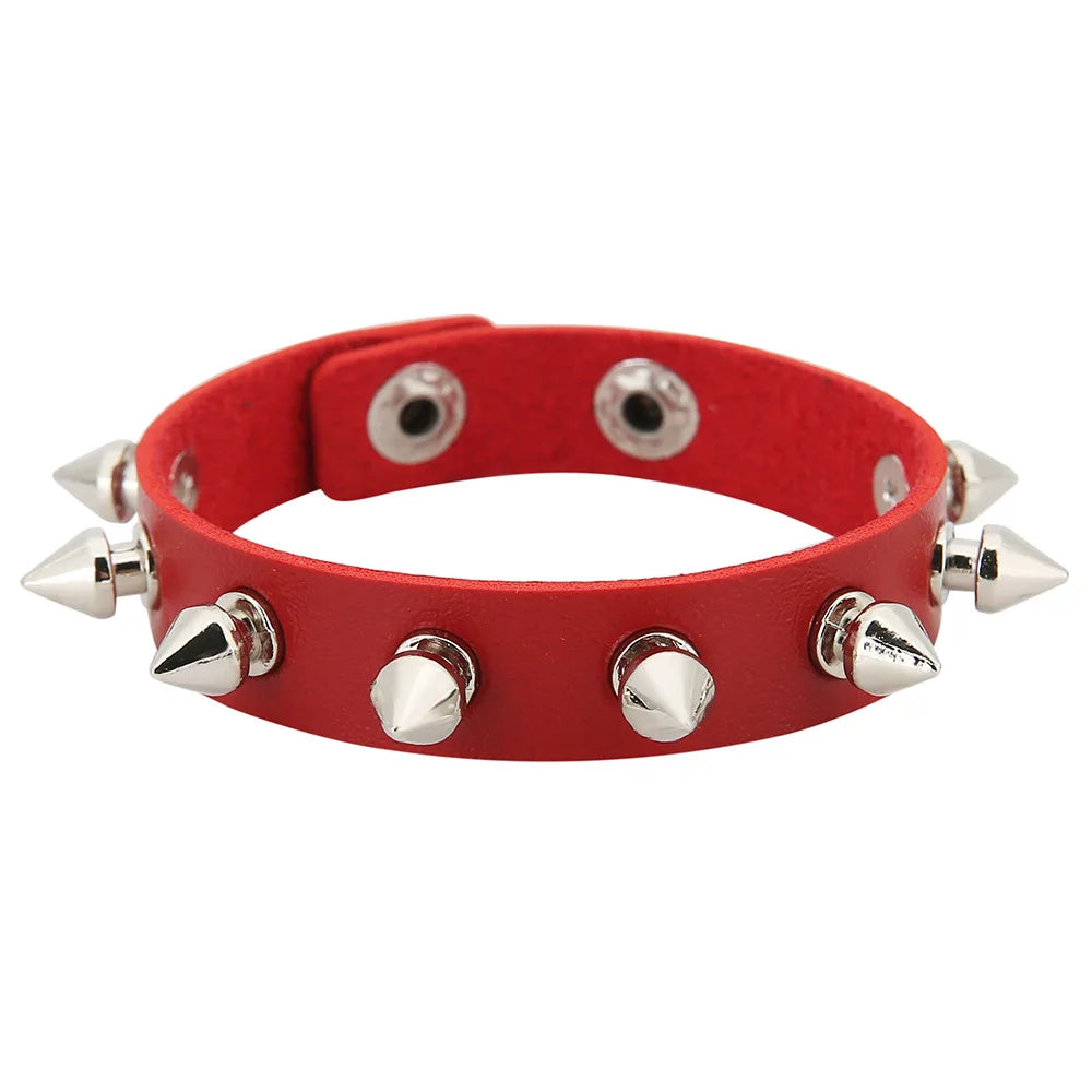 Neue breite Punk Chunky Rivet Leder Armreif Rock Reihen quadratische Nägel Armband einstellbare Größe Schmuck Armbänder & Armreif