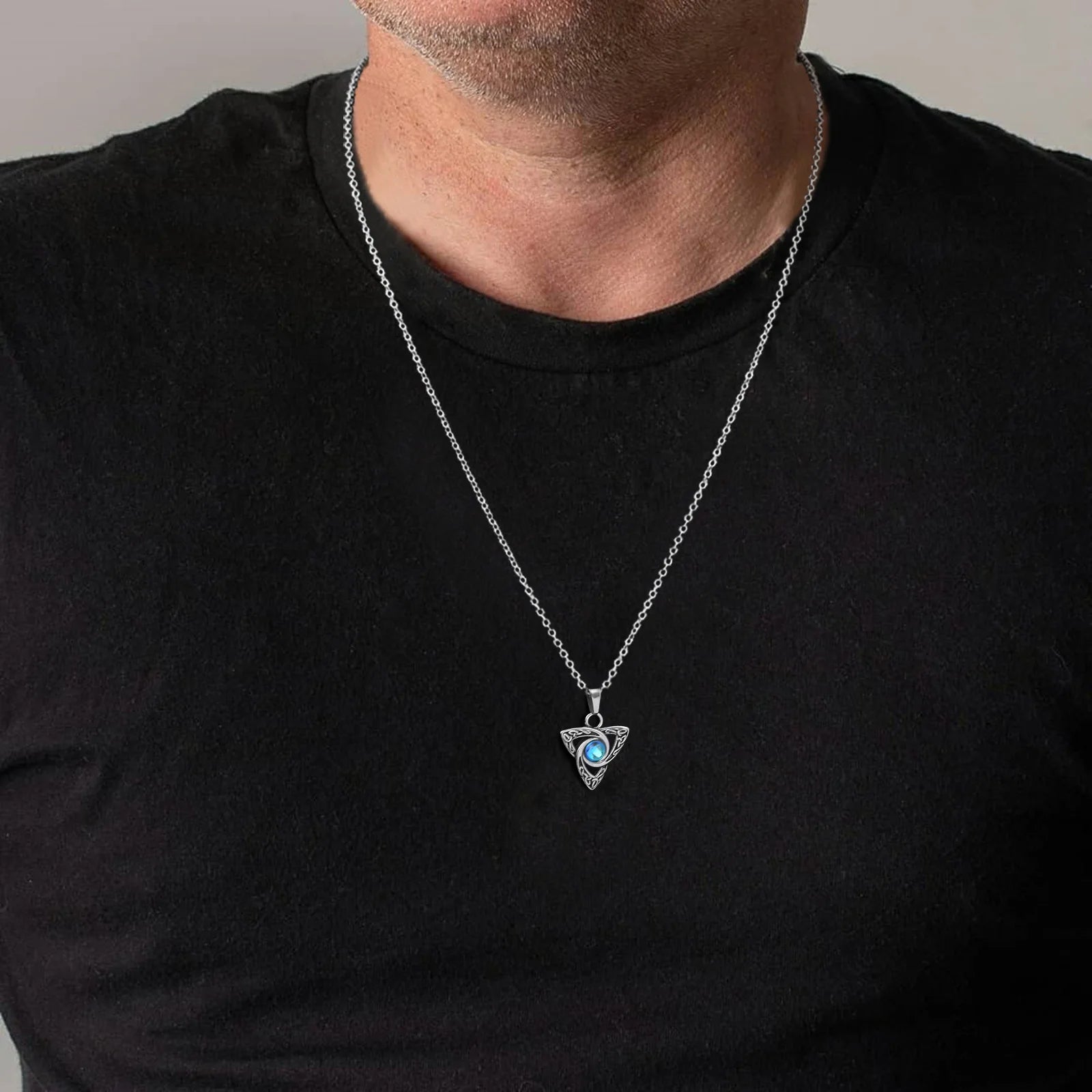 Vnox Vintage-Halsketten mit keltischem Knoten-Anhänger und Mondstein-Intarsien für Männer und Frauen, Hexenknoten-Kragen-Schmuck mit Box-Kette