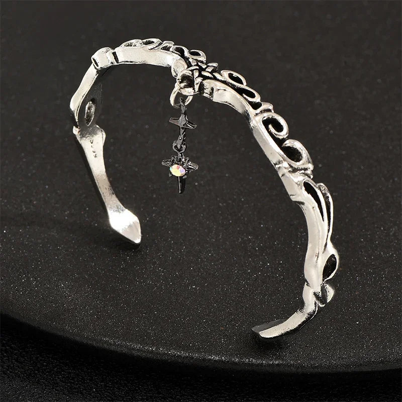 Bohemian Vintage Kreuz Charm Geschnitzte Manschette Armband Retro Silber Punk Einstellbare Offene Armreif für Frauen Gothic Schmuck Zubehör