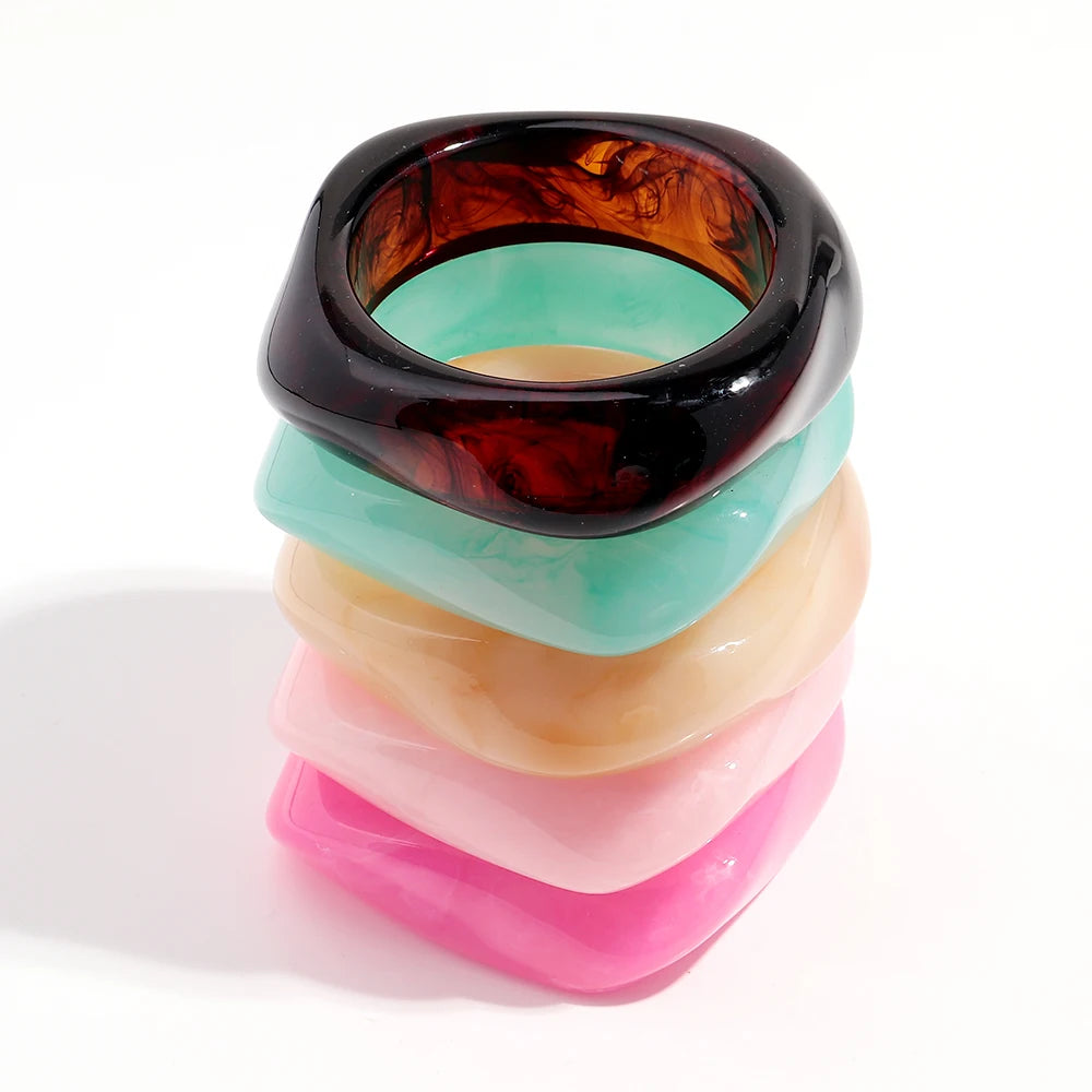 Vintage Acryl große bunte geometrische unregelmäßige Armreifen für Frauen trendige Harz breite Manschette Armreifen Armbänder 2025, Modeschmuck