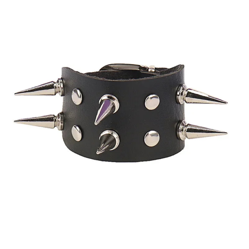 Neue breite Punk Chunky Rivet Leder Armreif Rock Reihen quadratische Nägel Armband einstellbare Größe Schmuck Armbänder & Armreif