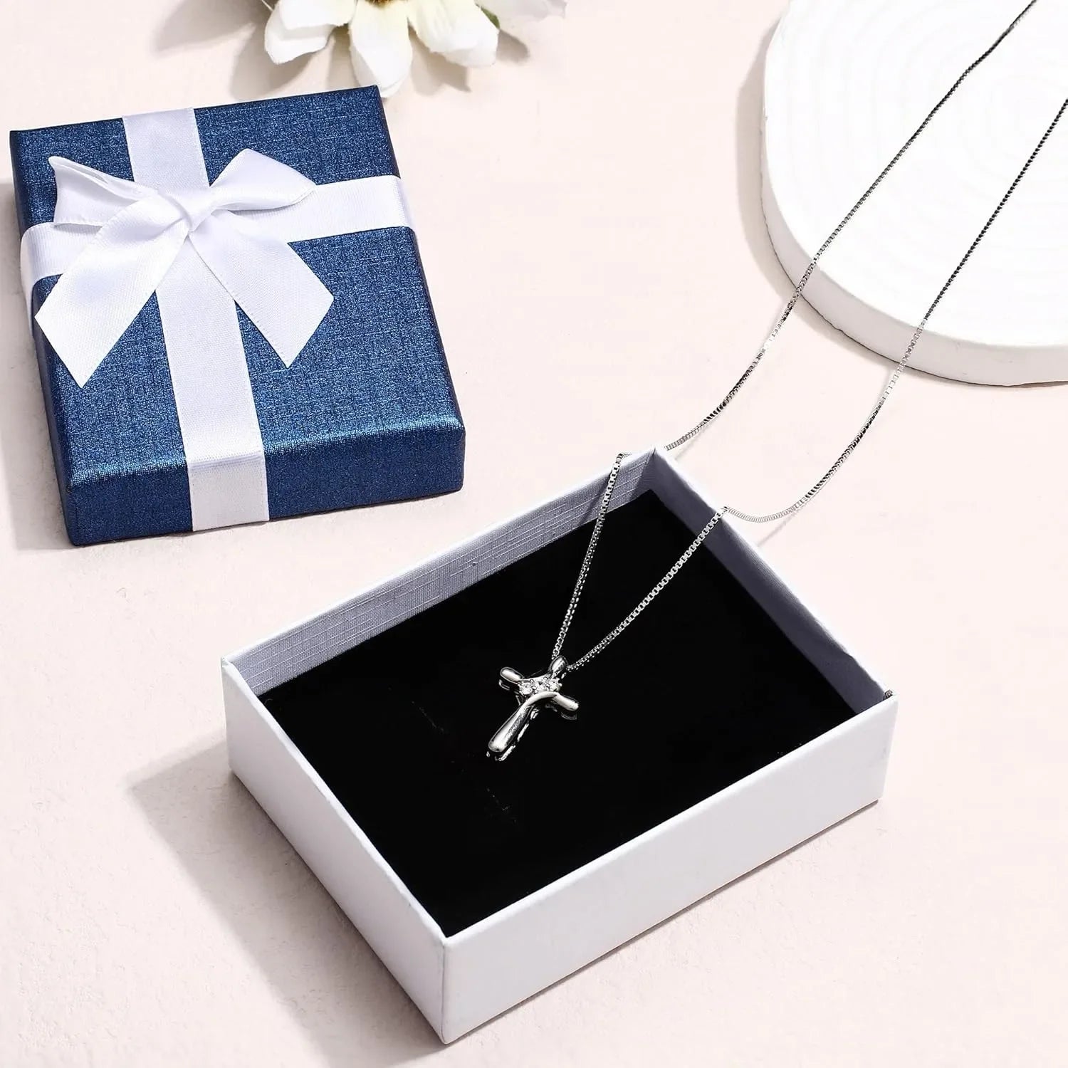 925 Sterling Silber Kreuz Halskette für Frauen 3 Stein Zirkonia Silber Kreuz Anhänger Halsketten mit 1 MM Box Kette, 18 Zoll