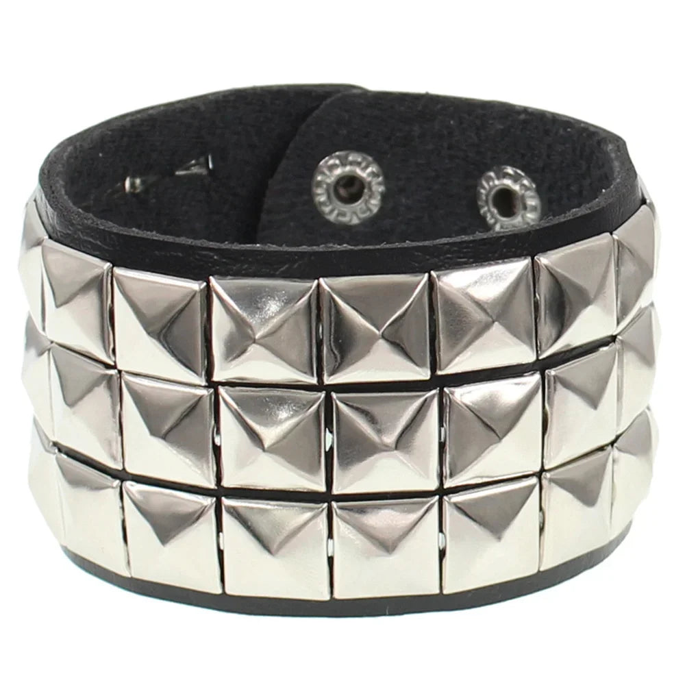 Neue breite Punk Chunky Rivet Leder Armreif Rock Reihen quadratische Nägel Armband einstellbare Größe Schmuck Armbänder & Armreif