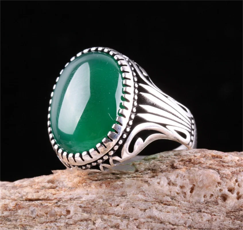 Europäischer und amerikanischer eingelegter Smaragd-Herrenring Türkei Retro dominanter Persönlichkeitsring, um den Bankett-Party-Schmuck teilzunehmen