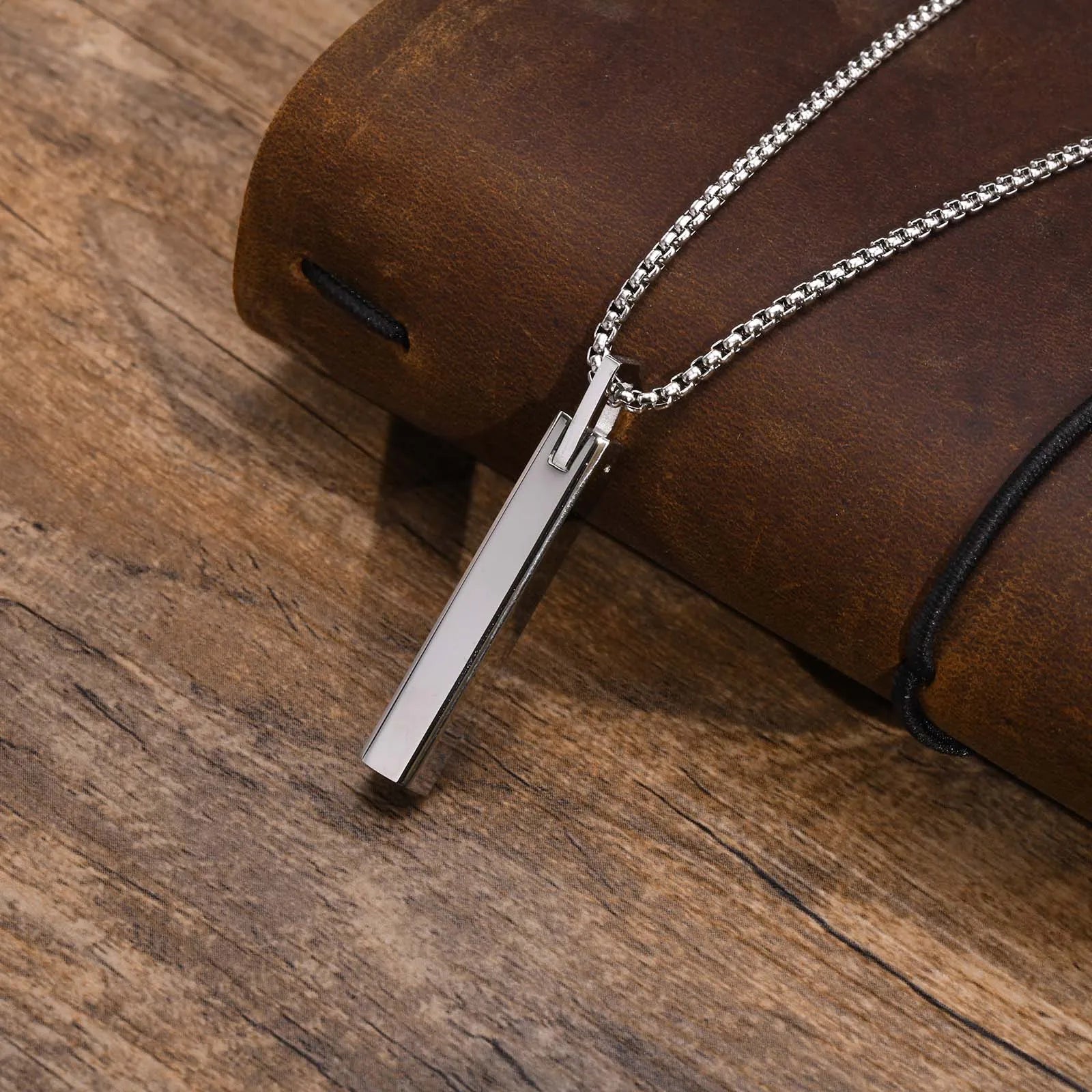 Wasserdichte 3D-Halsketten mit vertikaler Balken für Männer, minimalistischer geometrischer Anhänger aus Edelstahl mit Box-Kette, männlicher Kragenschmuck