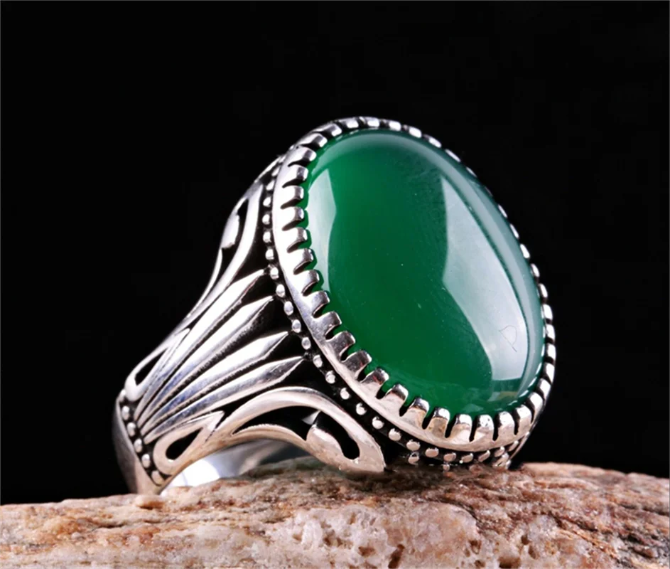 Europäischer und amerikanischer eingelegter Smaragd-Herrenring Türkei Retro dominanter Persönlichkeitsring, um den Bankett-Party-Schmuck teilzunehmen