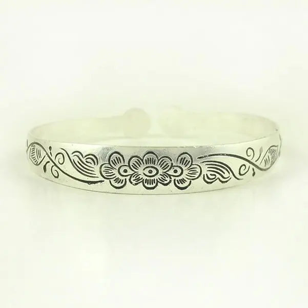 Neue Retro Manschette Armbänder tibetischen Silber Metall schnitzen Fisch Elefant Blume Armreifen Vintage Zigeuner Schmuck weibliche Geschenke