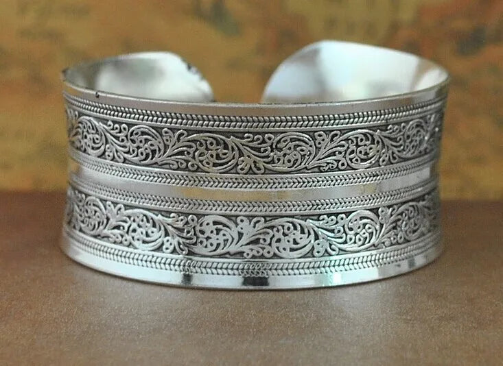 32-Stil Vintage-Manschettenarmband, tibetisch versilbert, geschnitzte Blume, Tier-Öffnungsarmreif, verstellbar, indischer Schmuck, Damen-Geschenke