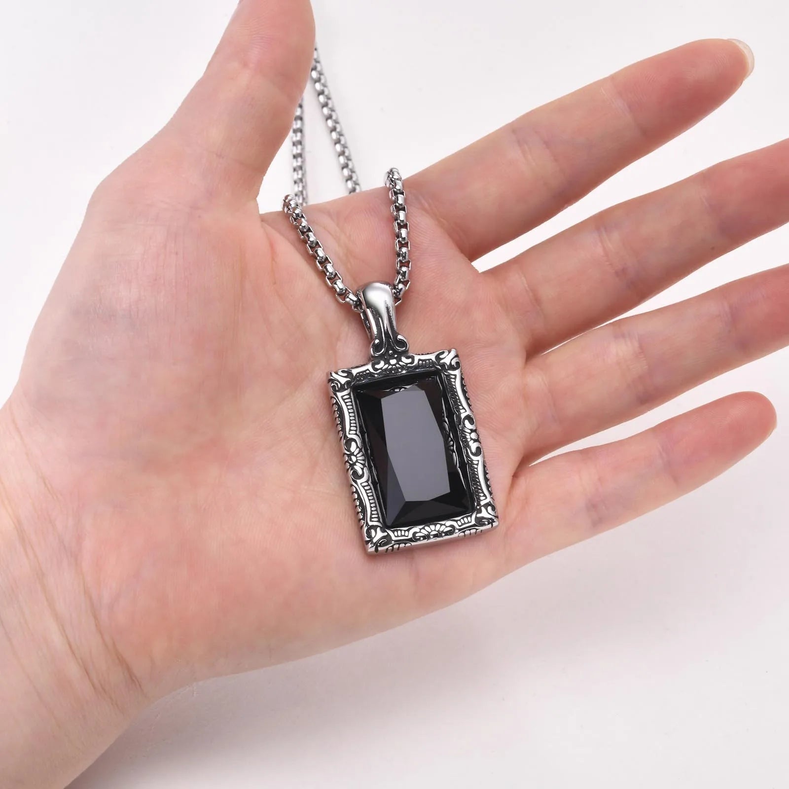 Vnox Black Square Stein Halsketten für Männer, Retro Silber Farbe Edelstahl geometrischen Anhänger Kragen mit Box Kette