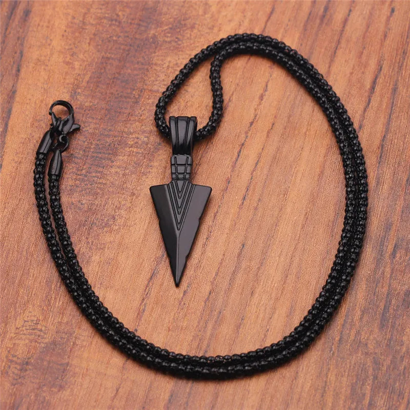 2022 silber Farbe Retro Persönlichkeit Schwarz Dreieck Pfeilspitze Halskette Anhänger Nische Stil Punk Schmuck Party Geschenk Für Männer Und Wo