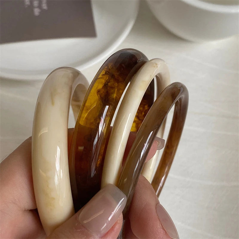 4 teile/satz Vintage Punk Kaffee Beige Dünne Harz Acryl Verschmieren Armreifen Runde Unregelmäßige Armreif Armband Für Frauen Männer Schmuck