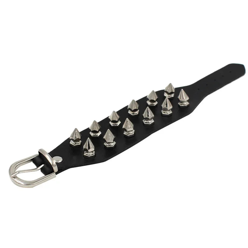Neue breite Punk Chunky Rivet Leder Armreif Rock Reihen quadratische Nägel Armband einstellbare Größe Schmuck Armbänder & Armreif