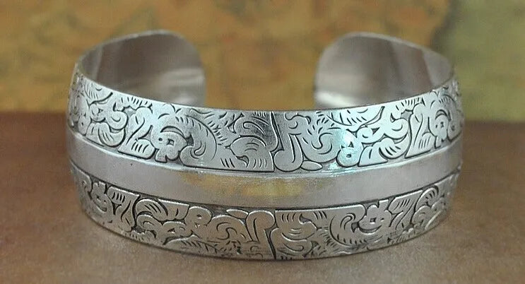 32-Stil Vintage-Manschettenarmband, tibetisch versilbert, geschnitzte Blume, Tier-Öffnungsarmreif, verstellbar, indischer Schmuck, Damen-Geschenke