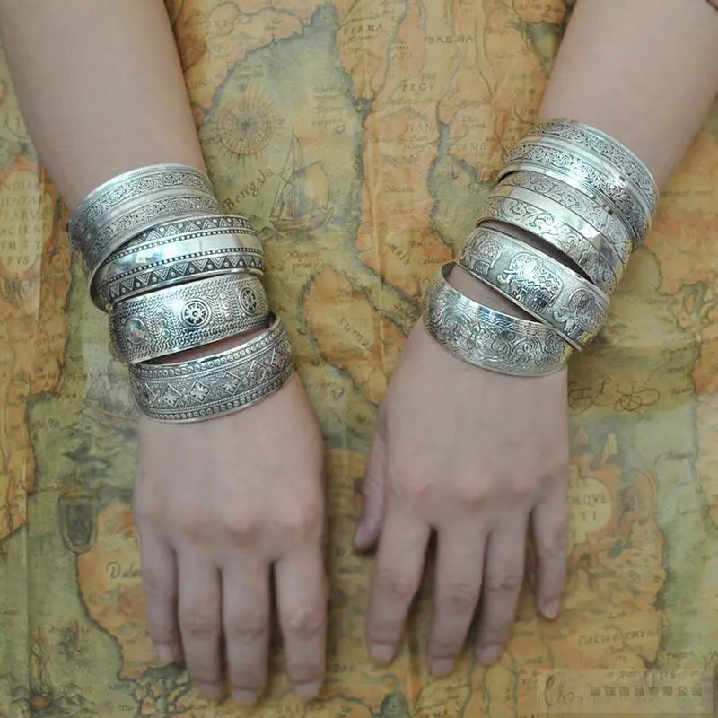 32-Stil Vintage-Manschettenarmband, tibetisch versilbert, geschnitzte Blume, Tier-Öffnungsarmreif, verstellbar, indischer Schmuck, Damen-Geschenke
