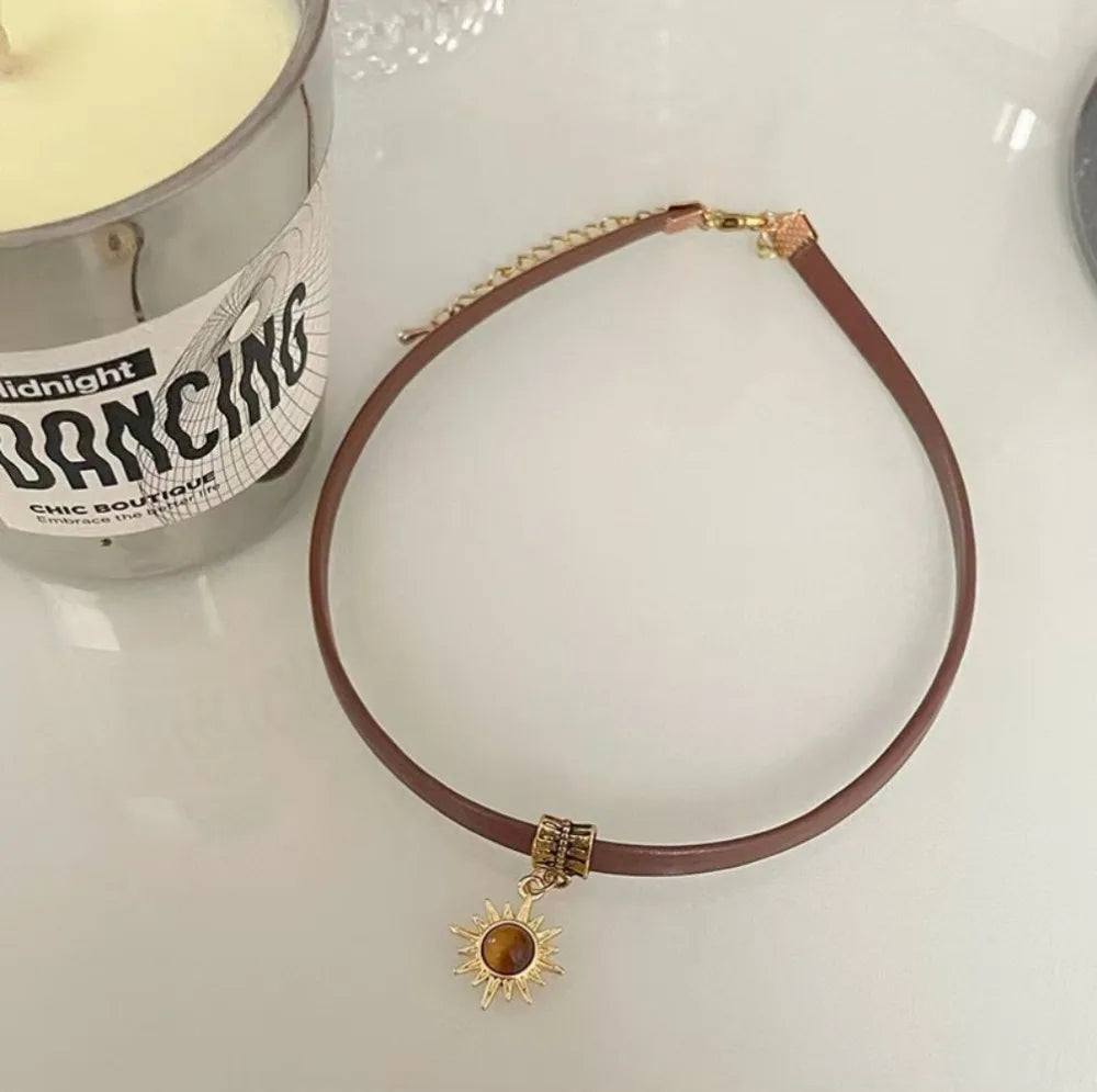 Vintage Stein Sonne Anhänger Halsketten Braun PU Leder Halsband Halskette Für Frauen Mädchen Trendy Herbst Winter Mode Schmuck Geschenke