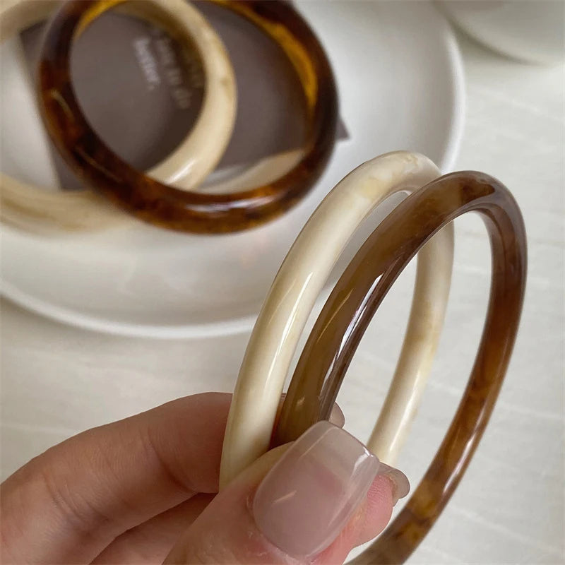 4 teile/satz Vintage Punk Kaffee Beige Dünne Harz Acryl Verschmieren Armreifen Runde Unregelmäßige Armreif Armband Für Frauen Männer Schmuck