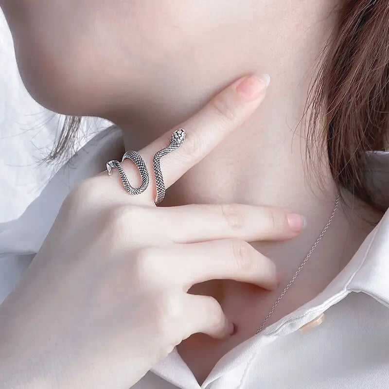 Retro Thai Silber Wicklung Schlangenform 925 Sterling Silber Schmuck Persönlichkeit Dominierendes Tier Exquisite Öffnungsringe R295