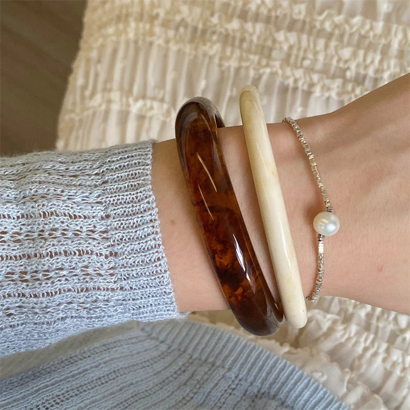 4 teile/satz Vintage Punk Kaffee Beige Dünne Harz Acryl Verschmieren Armreifen Runde Unregelmäßige Armreif Armband Für Frauen Männer Schmuck
