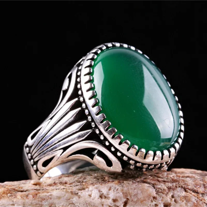 Europäischer und amerikanischer eingelegter Smaragd-Herrenring Türkei Retro dominanter Persönlichkeitsring, um den Bankett-Party-Schmuck teilzunehmen