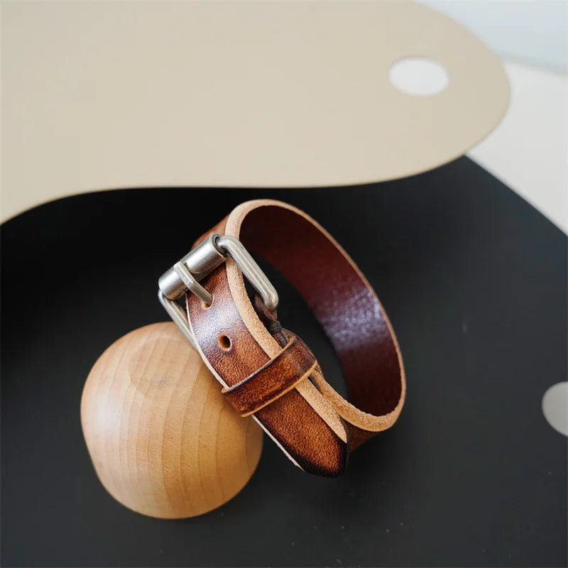 MKENDN Vintage pflanzlich gegerbtes Rindsleder-Manschettenarmband für Männer und Frauen, Punk-Armreif, geriebenes Distressed-Denim-farbiges Armband