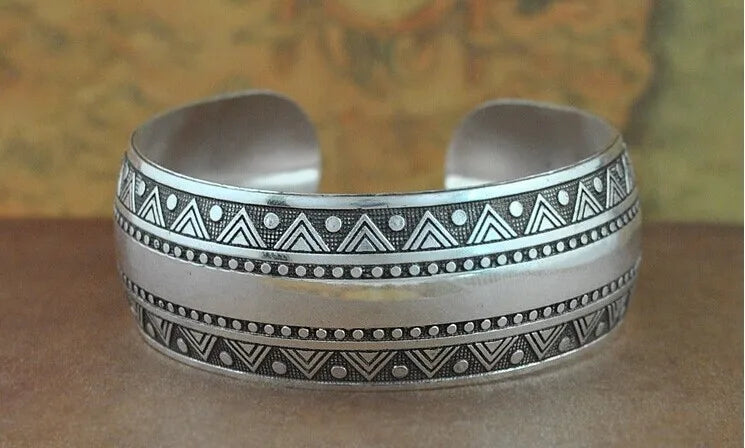 32-Stil Vintage-Manschettenarmband, tibetisch versilbert, geschnitzte Blume, Tier-Öffnungsarmreif, verstellbar, indischer Schmuck, Damen-Geschenke