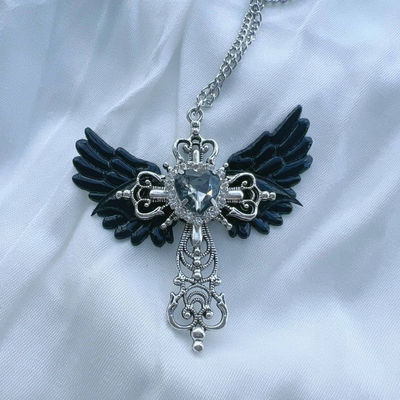 Goth Sexy Accessoire Flügel Kreuz Anhänger Halskette Y2K Schmuck Herz Kristall Halsband Punk Charm Halskette für Frauen Koreanische Mode