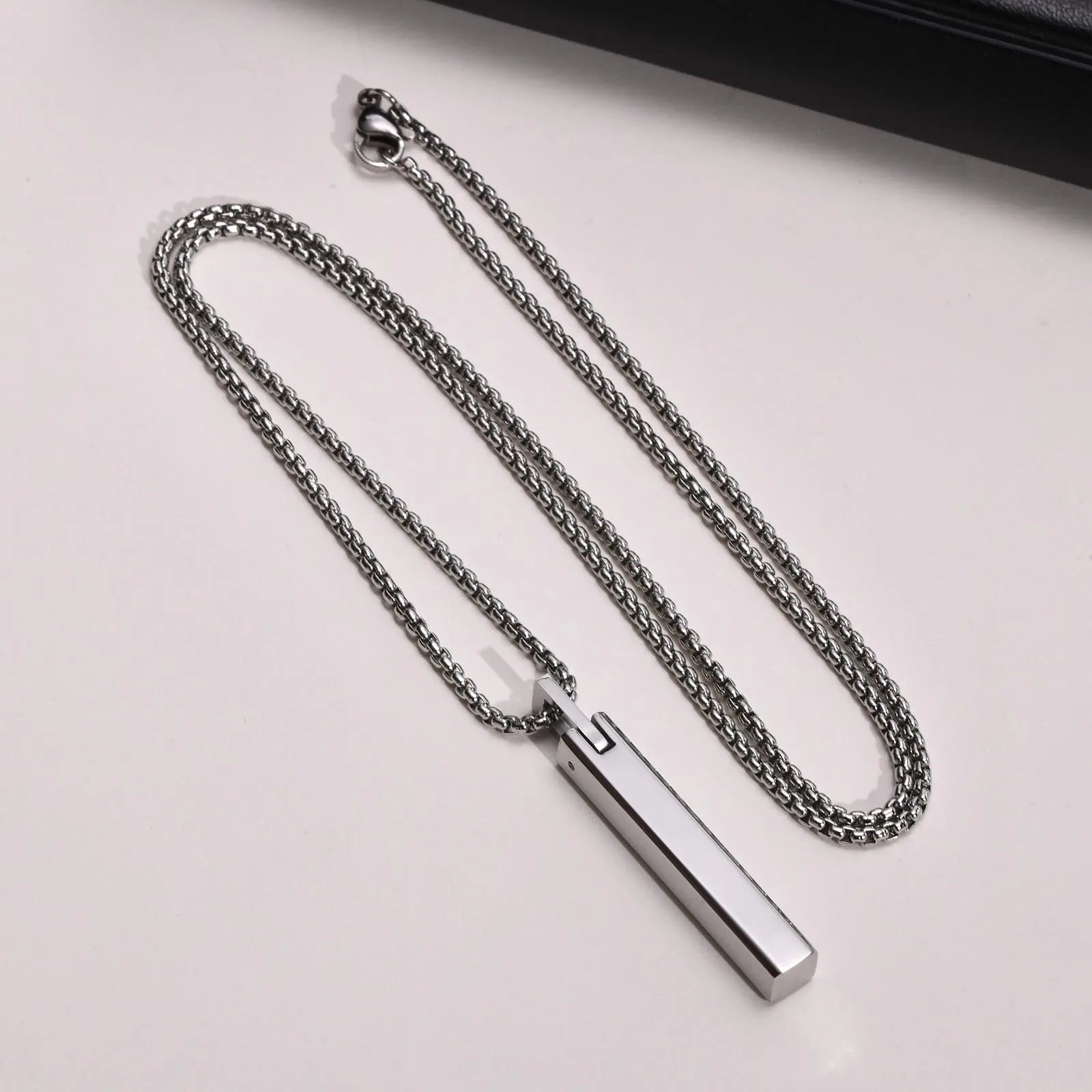 Wasserdichte 3D-Halsketten mit vertikaler Balken für Männer, minimalistischer geometrischer Anhänger aus Edelstahl mit Box-Kette, männlicher Kragenschmuck