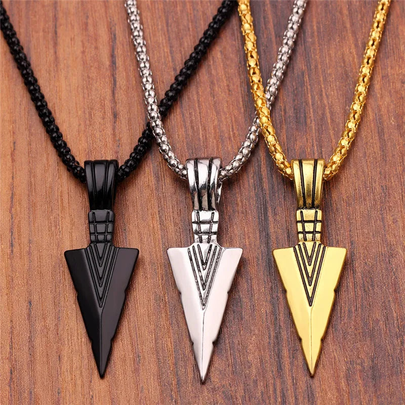 2022 silber Farbe Retro Persönlichkeit Schwarz Dreieck Pfeilspitze Halskette Anhänger Nische Stil Punk Schmuck Party Geschenk Für Männer Und Wo
