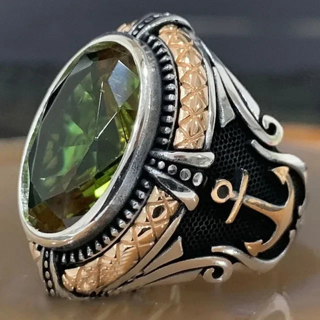 Europäischer und amerikanischer eingelegter Smaragd-Herrenring Türkei Retro dominanter Persönlichkeitsring, um den Bankett-Party-Schmuck teilzunehmen