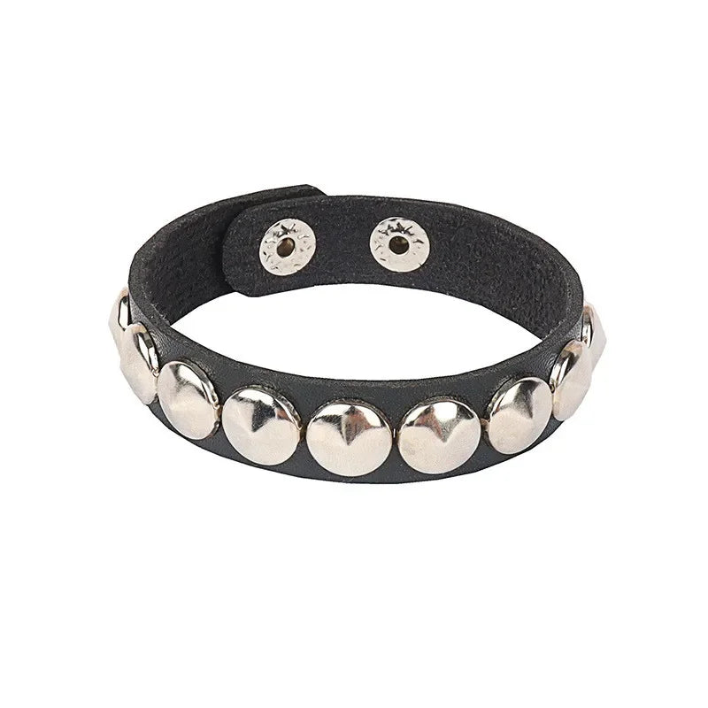 Neue breite Punk Chunky Rivet Leder Armreif Rock Reihen quadratische Nägel Armband einstellbare Größe Schmuck Armbänder & Armreif