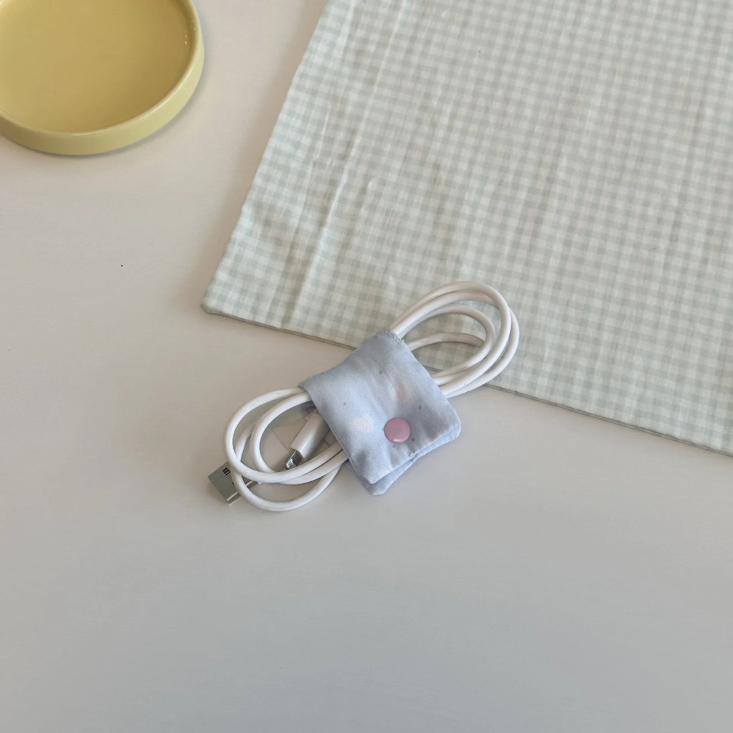 Niedlicher Herz-Kabelorganizer aus Stoff, Süßer Tragbarer Kabelclip für Ladegeräte, Handykabel und Reisekabelmanagement