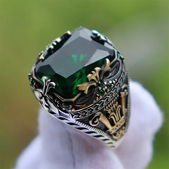 Europäischer und amerikanischer eingelegter Smaragd-Herrenring Türkei Retro dominanter Persönlichkeitsring, um den Bankett-Party-Schmuck teilzunehmen