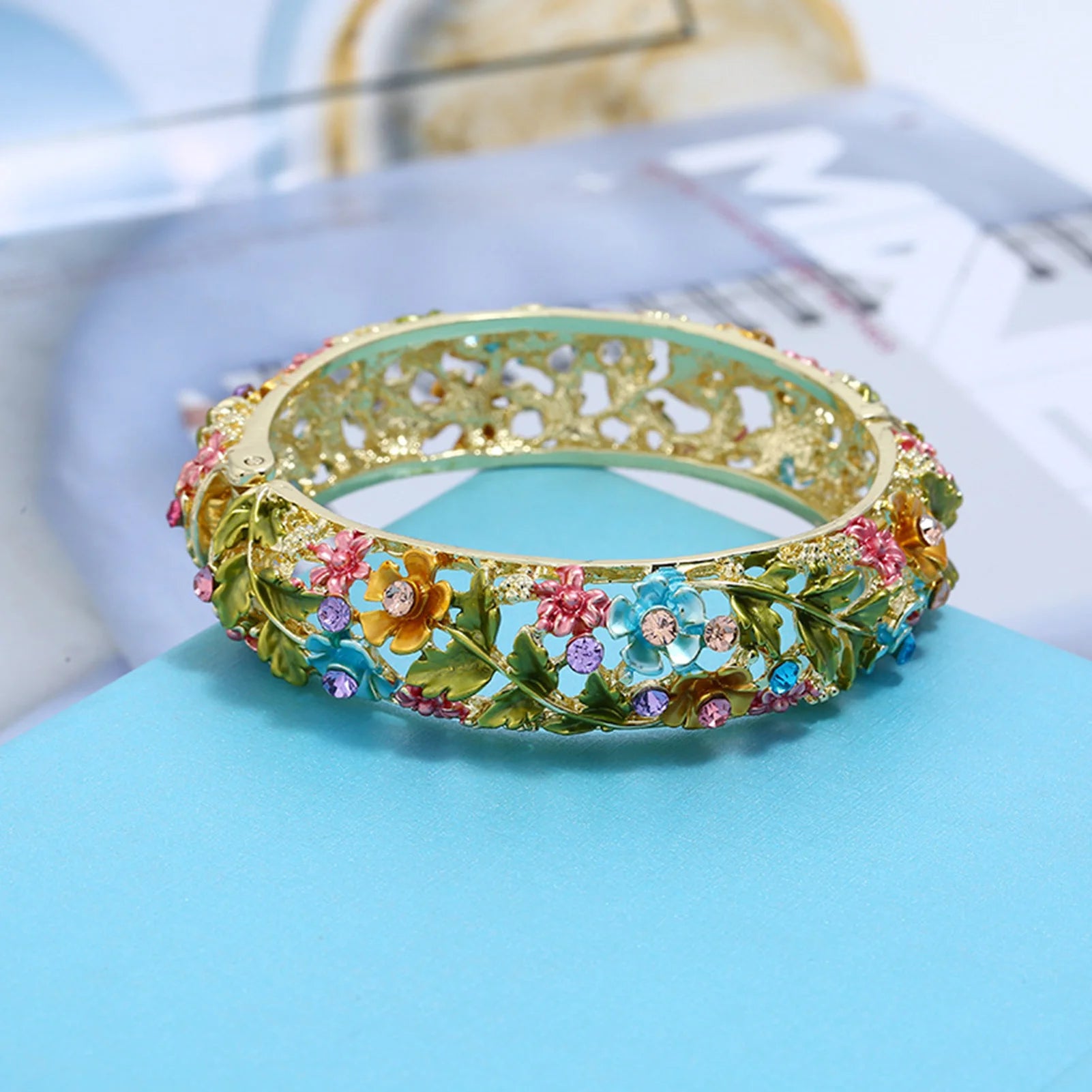 Frau Vintage Armreifen handgemachte bunte Metall Blumenarmbänder für Mama Oma Schwester Freundinnen Geburtstag Neujahr Party Geschenke