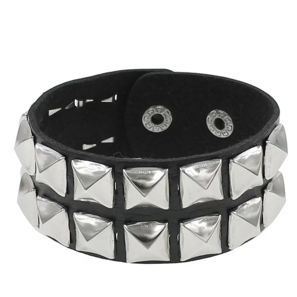 Neue breite Punk Chunky Rivet Leder Armreif Rock Reihen quadratische Nägel Armband einstellbare Größe Schmuck Armbänder & Armreif