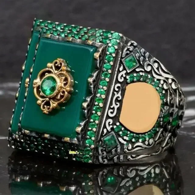 Europäischer und amerikanischer eingelegter Smaragd-Herrenring Türkei Retro dominanter Persönlichkeitsring, um den Bankett-Party-Schmuck teilzunehmen