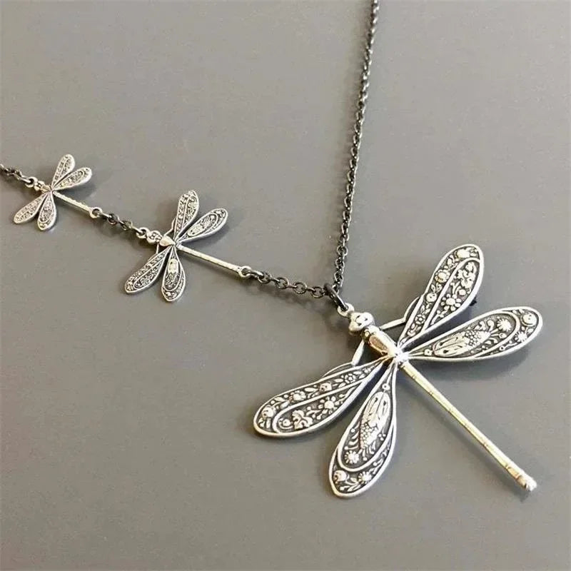 Nang Gonz Design Muster Libelle Anhänger Halskette Einfache Individualität Retro Stil Asymmetrische Design Halskette Damen Schmuck