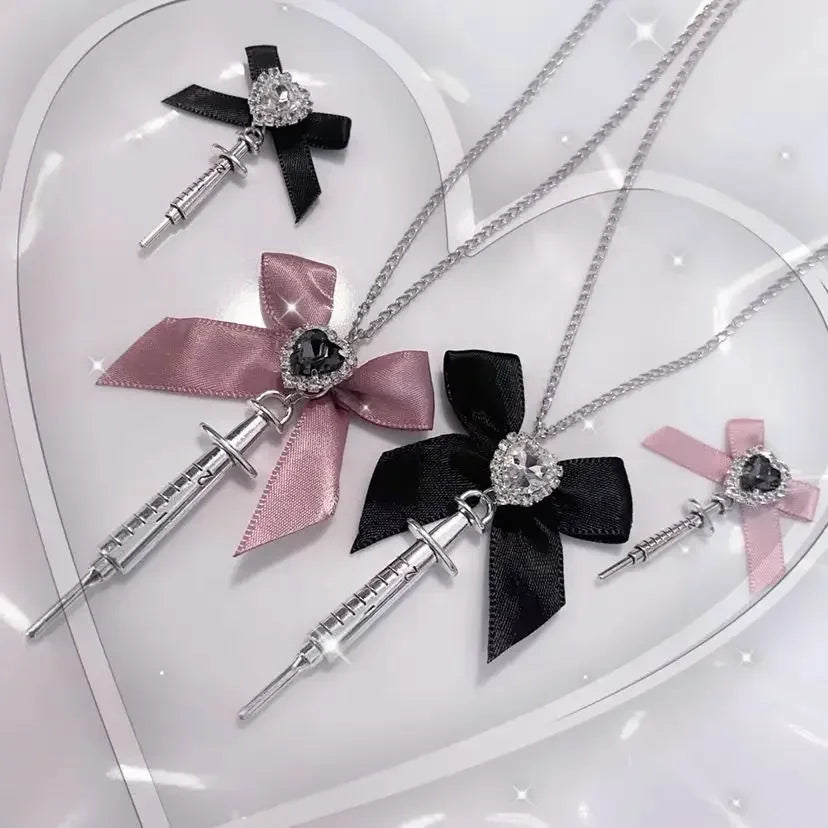 2024 neue Liebe Herz Bowknot Metall Spritze Anhänger Halskette für Frauen Dark Lolita Kühlen Trend Schmuck Gothic Mode Zubehör